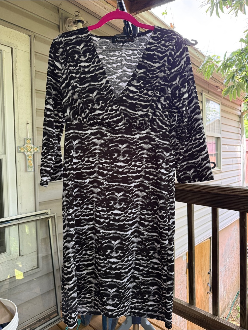 Madmazelle Women’s Black & White Patterned Dress 36” long & size large